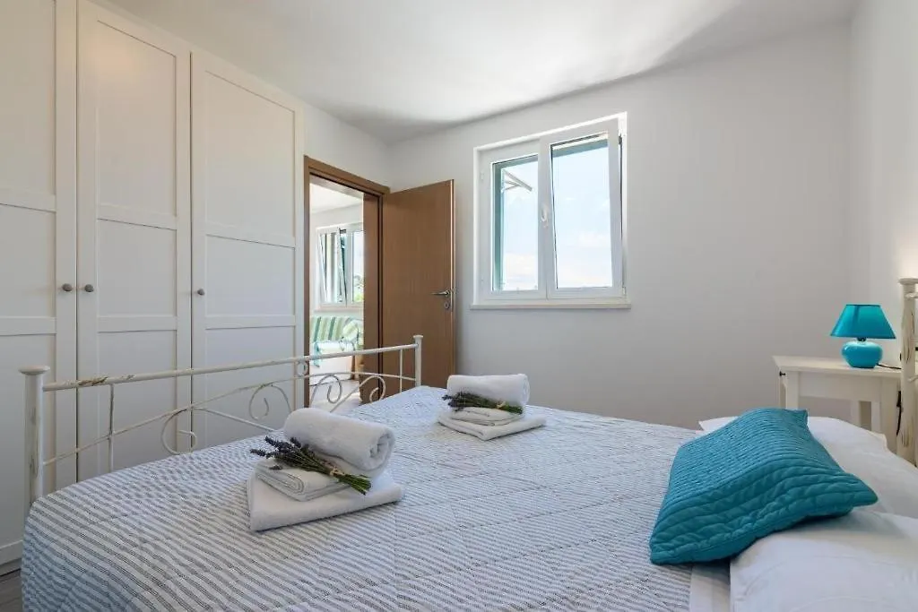 Guest house Apartments Garden Jurandvor